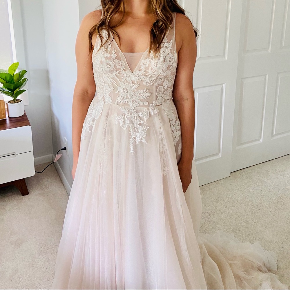 Monique Lhuillier Wedding Dress